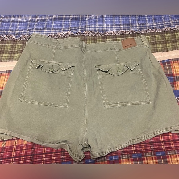 Trade* JBH* American Eagle Outfitters Women's Green Shorts with Pockets - Picture 3 of 4